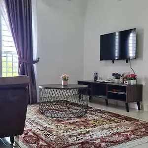 Alanis Klia With Neflix Appartement